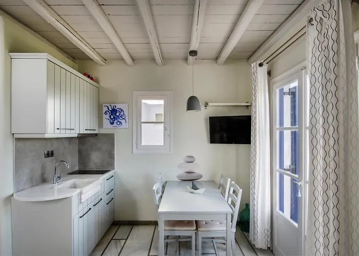 Pure White 1bd House With Amazing Sea Views In * Науса