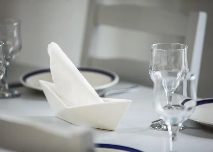 Pure White 1bd House With Amazing Sea Views In Науса