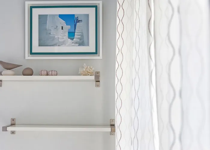 Pure White 1bd House With Amazing Sea Views In Науса