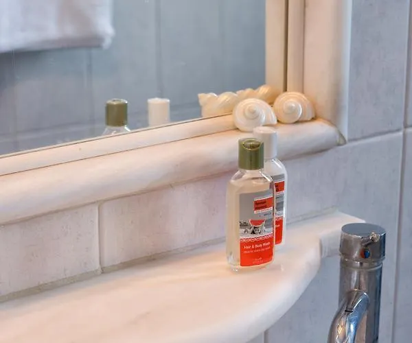 Pure White 1bd House With Amazing Sea Views In Апартаменты