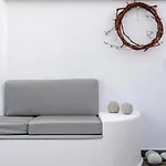 Pure White 1bd House With Amazing Sea Views In * Науса